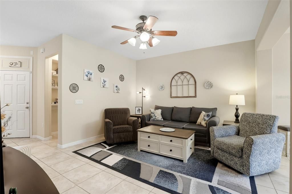 Под контрактом: $296,500 (3 спален, 2 ванн, 1514 Квадратных фут)