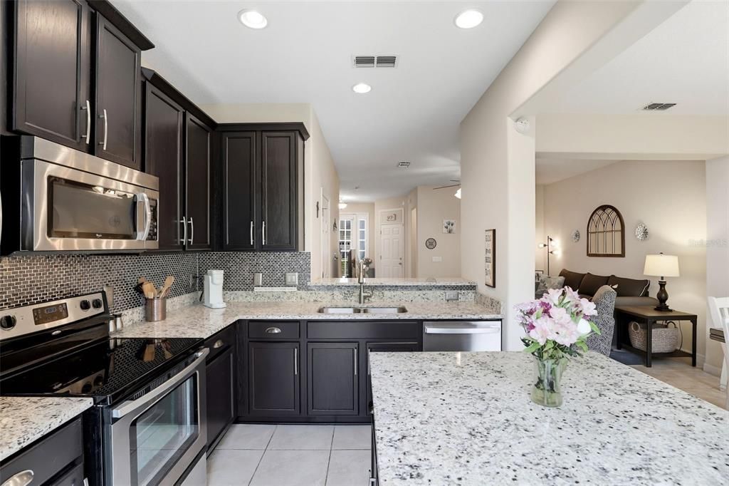 Под контрактом: $296,500 (3 спален, 2 ванн, 1514 Квадратных фут)