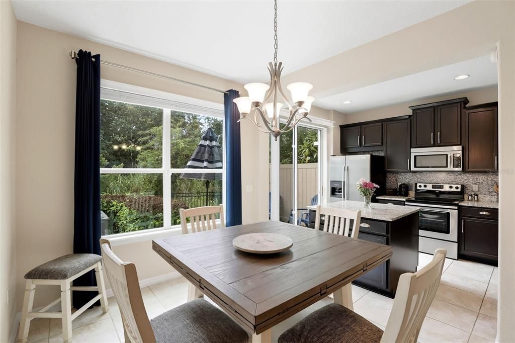 Под контрактом: $296,500 (3 спален, 2 ванн, 1514 Квадратных фут)