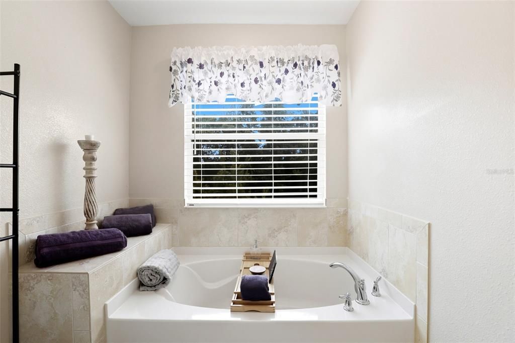 Под контрактом: $296,500 (3 спален, 2 ванн, 1514 Квадратных фут)