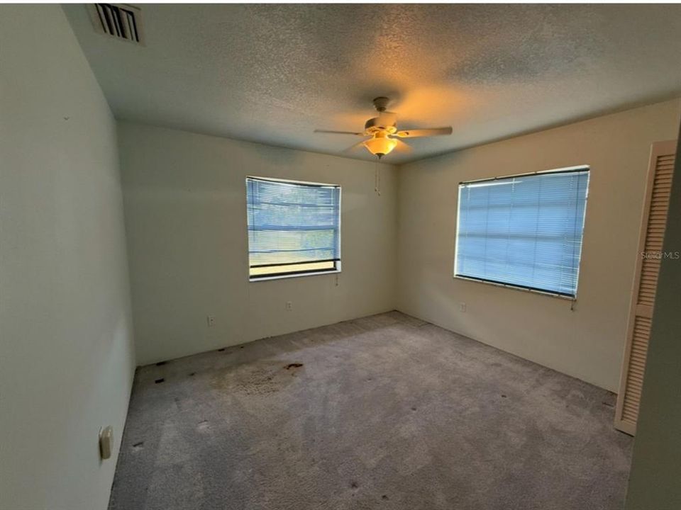 Active With Contract: $209,999 (3 beds, 2 baths, 1498 Square Feet)