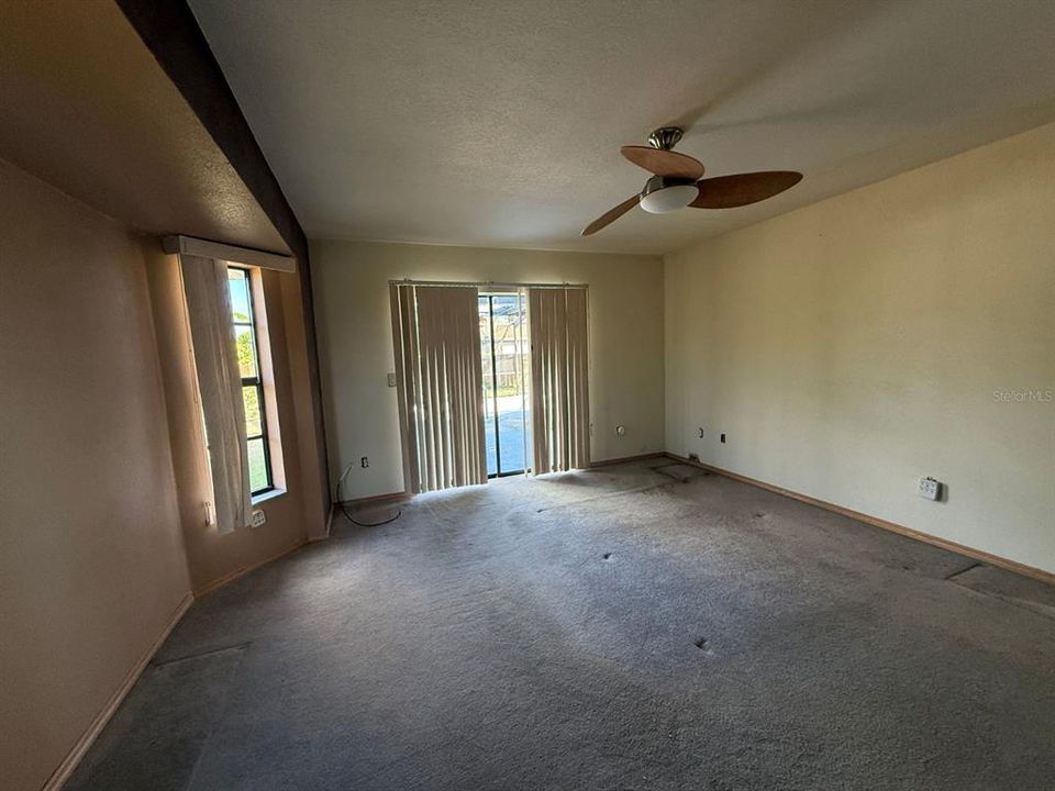 Active With Contract: $209,999 (3 beds, 2 baths, 1498 Square Feet)