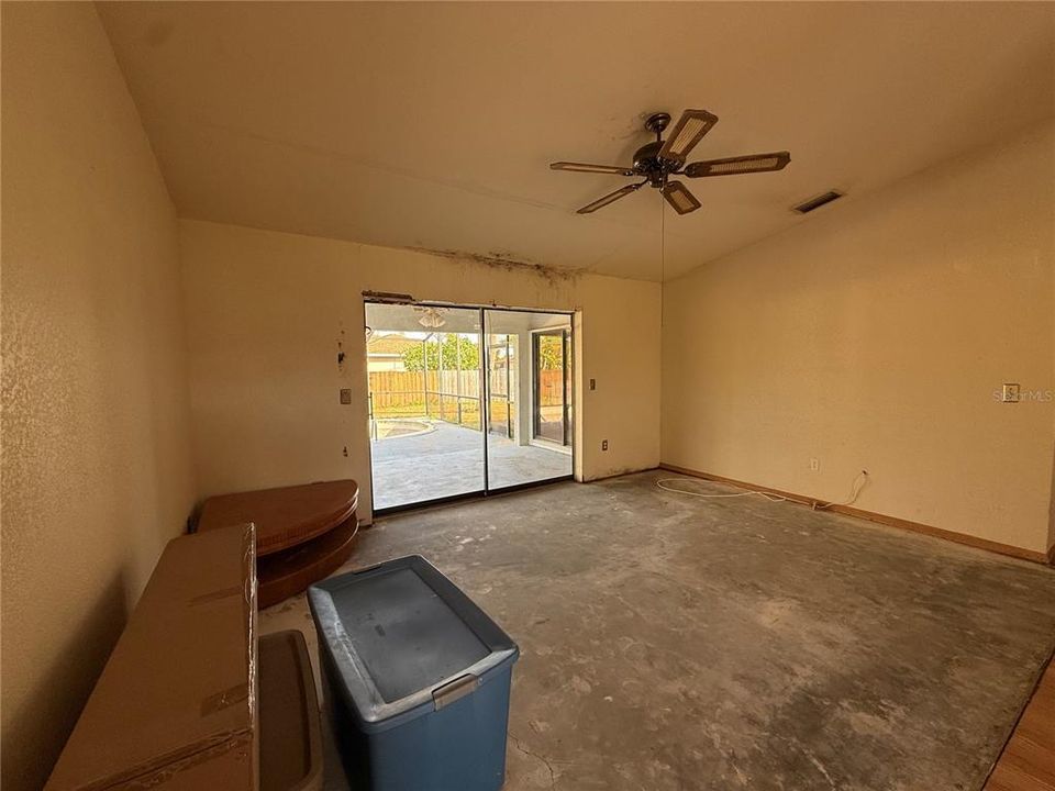 Active With Contract: $209,999 (3 beds, 2 baths, 1498 Square Feet)