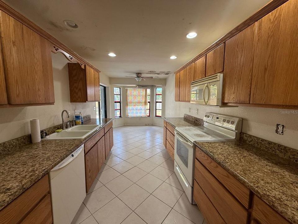 Active With Contract: $209,999 (3 beds, 2 baths, 1498 Square Feet)