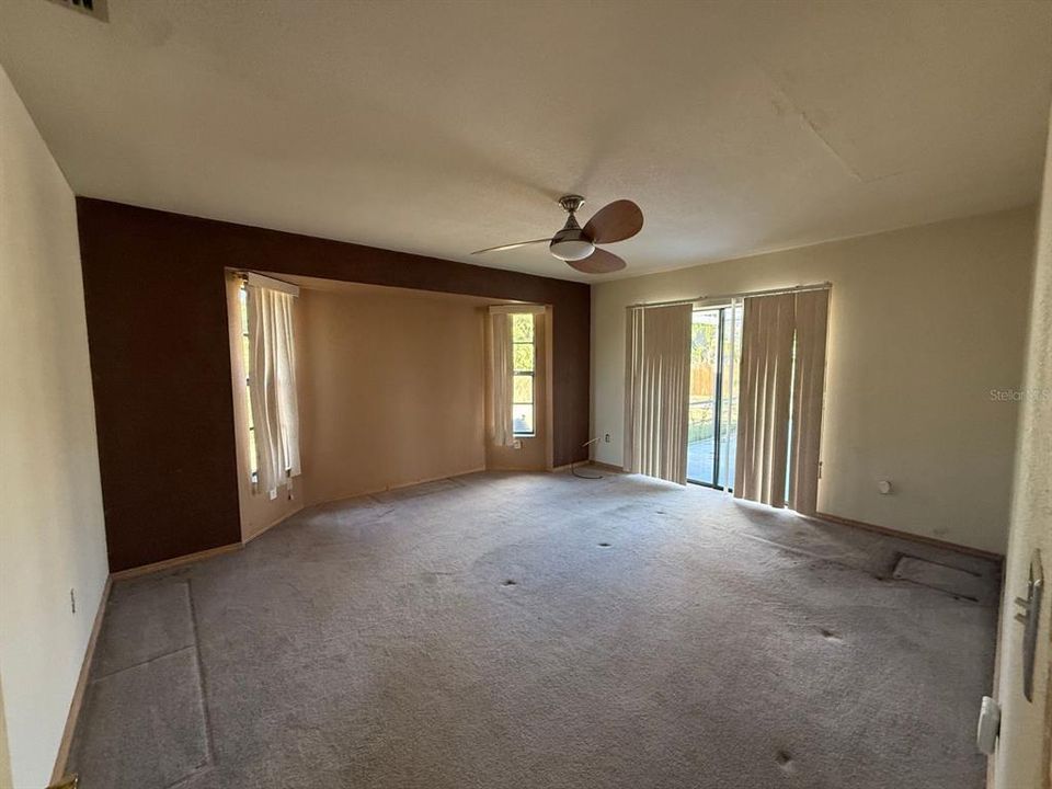 Active With Contract: $209,999 (3 beds, 2 baths, 1498 Square Feet)