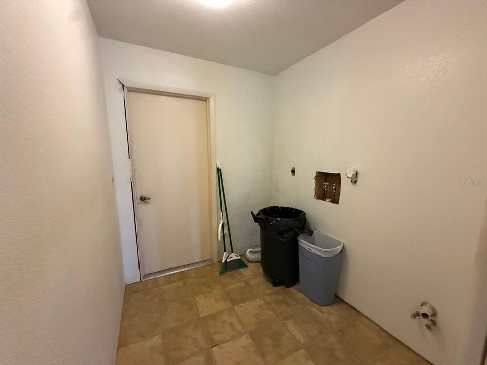 Active With Contract: $209,999 (3 beds, 2 baths, 1498 Square Feet)