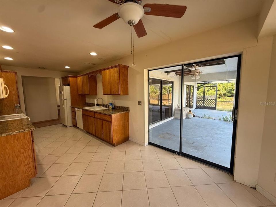 Active With Contract: $209,999 (3 beds, 2 baths, 1498 Square Feet)