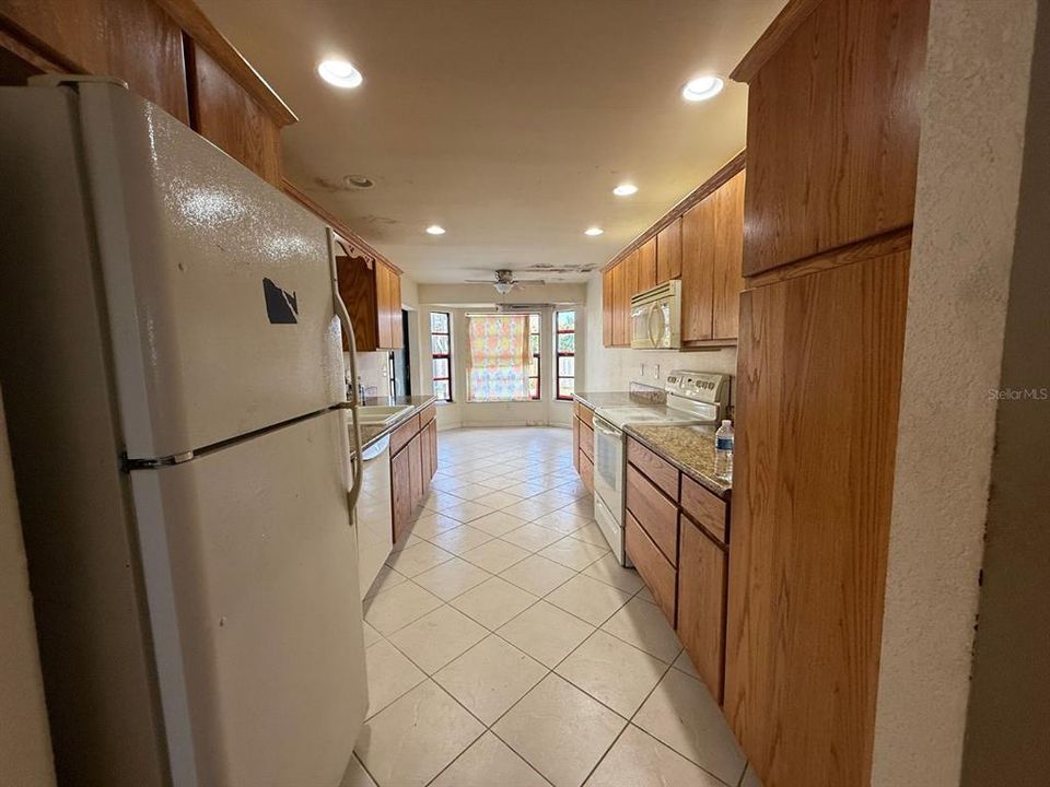 Active With Contract: $209,999 (3 beds, 2 baths, 1498 Square Feet)