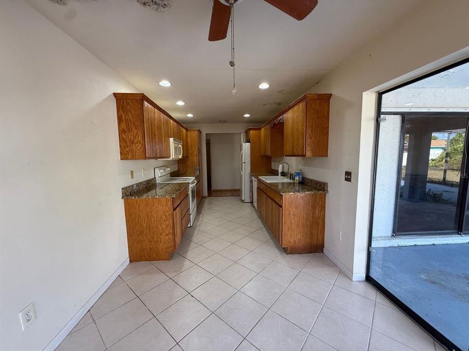 Active With Contract: $209,999 (3 beds, 2 baths, 1498 Square Feet)