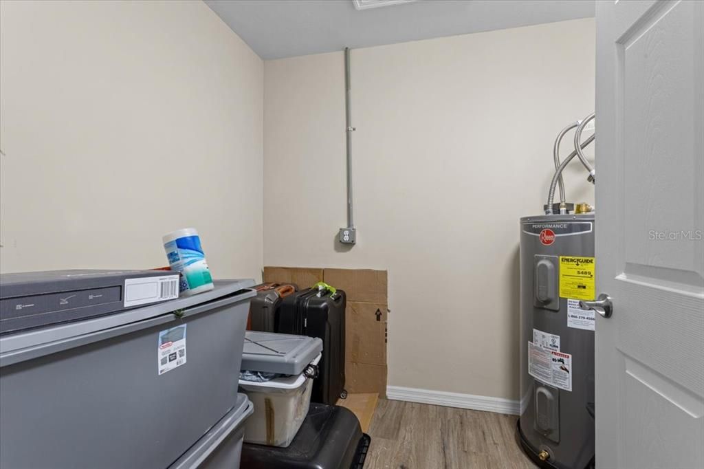 For Sale: $505,000 (3 beds, 3 baths, 1972 Square Feet)