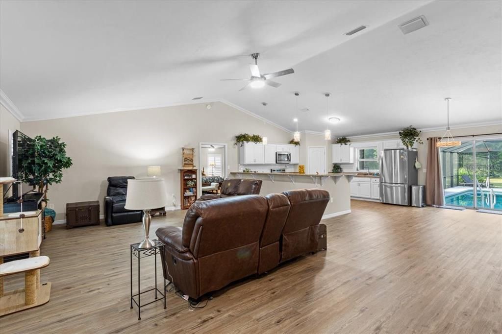 For Sale: $505,000 (3 beds, 3 baths, 1972 Square Feet)