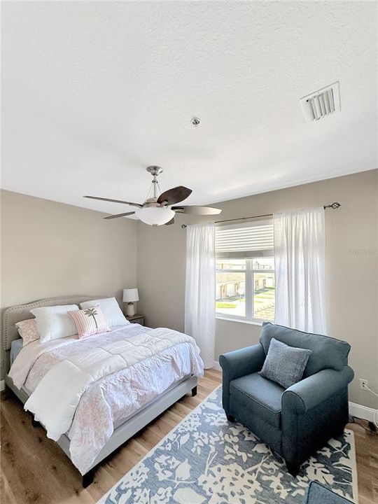 Activo con contrato: $309,000 (2 camas, 2 baños, 1293 Pies cuadrados)