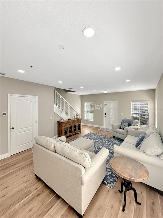 Activo con contrato: $309,000 (2 camas, 2 baños, 1293 Pies cuadrados)