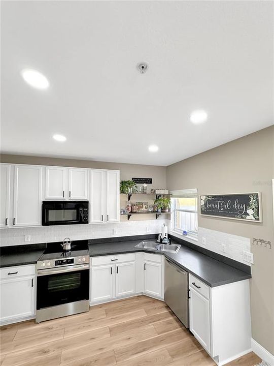 Activo con contrato: $309,000 (2 camas, 2 baños, 1293 Pies cuadrados)