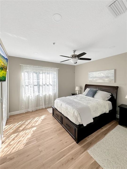 Activo con contrato: $309,000 (2 camas, 2 baños, 1293 Pies cuadrados)