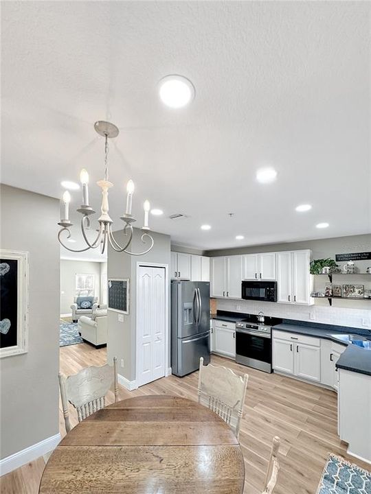 Activo con contrato: $309,000 (2 camas, 2 baños, 1293 Pies cuadrados)