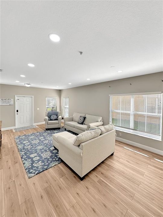 Activo con contrato: $309,000 (2 camas, 2 baños, 1293 Pies cuadrados)