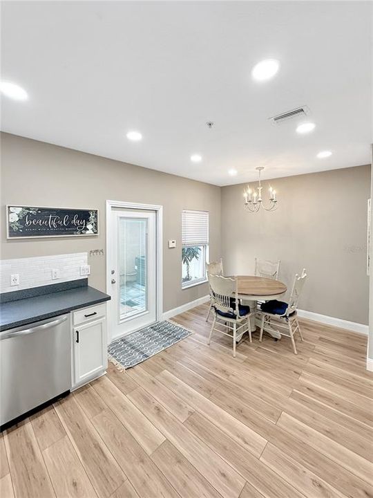 Activo con contrato: $309,000 (2 camas, 2 baños, 1293 Pies cuadrados)