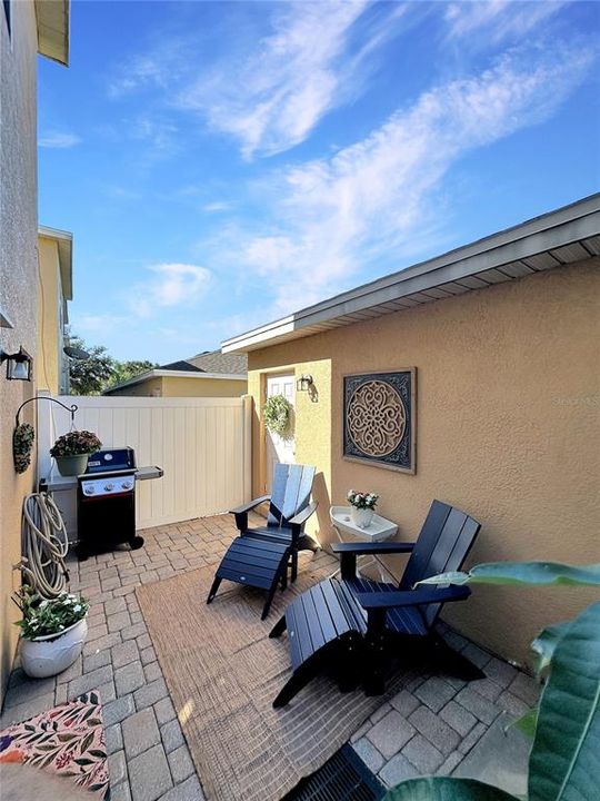 Activo con contrato: $309,000 (2 camas, 2 baños, 1293 Pies cuadrados)