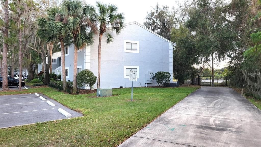 Active With Contract: $176,900 (3 beds, 2 baths, 1310 Square Feet)