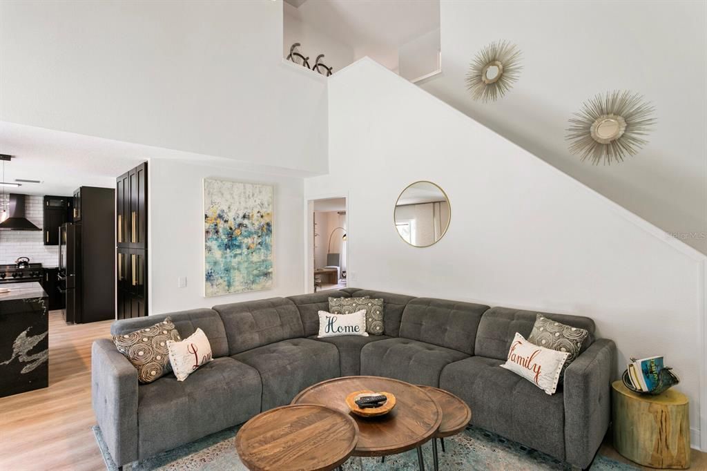 合同活跃: $551,000 (3 贝兹, 2 浴室, 2022 平方英尺)