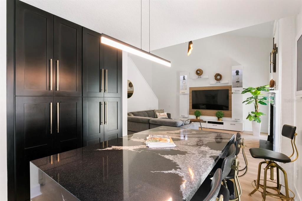 合同活跃: $551,000 (3 贝兹, 2 浴室, 2022 平方英尺)