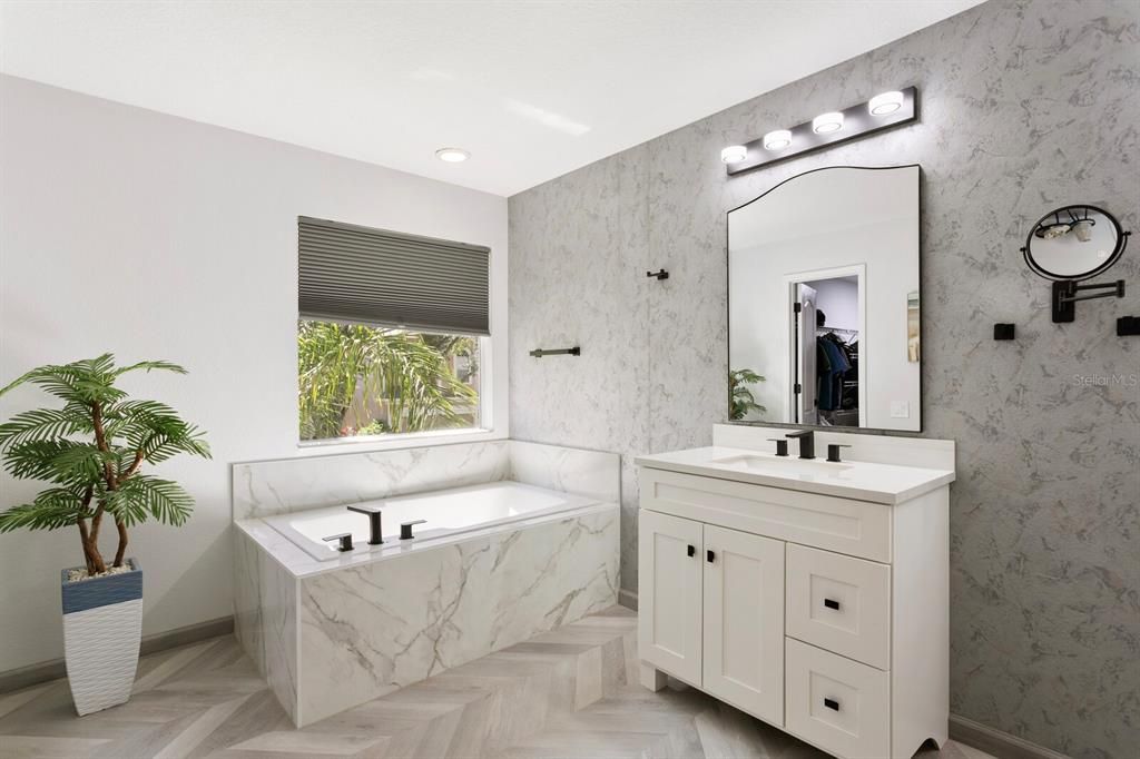 合同活跃: $551,000 (3 贝兹, 2 浴室, 2022 平方英尺)