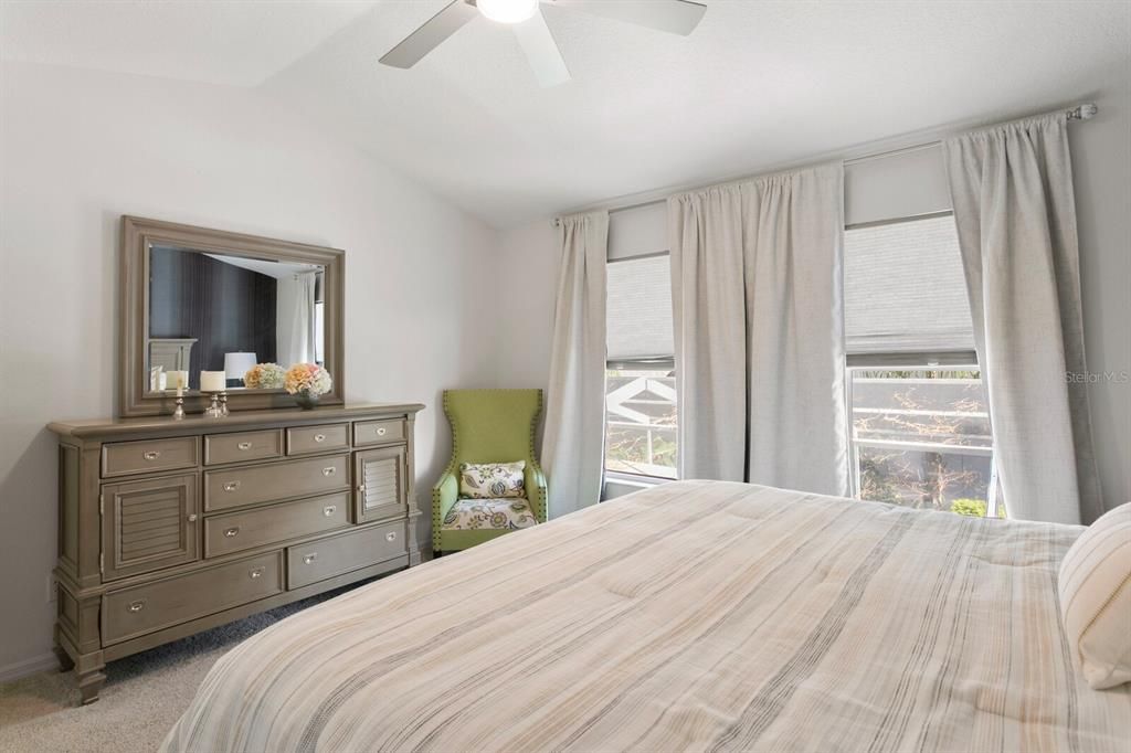 合同活跃: $551,000 (3 贝兹, 2 浴室, 2022 平方英尺)