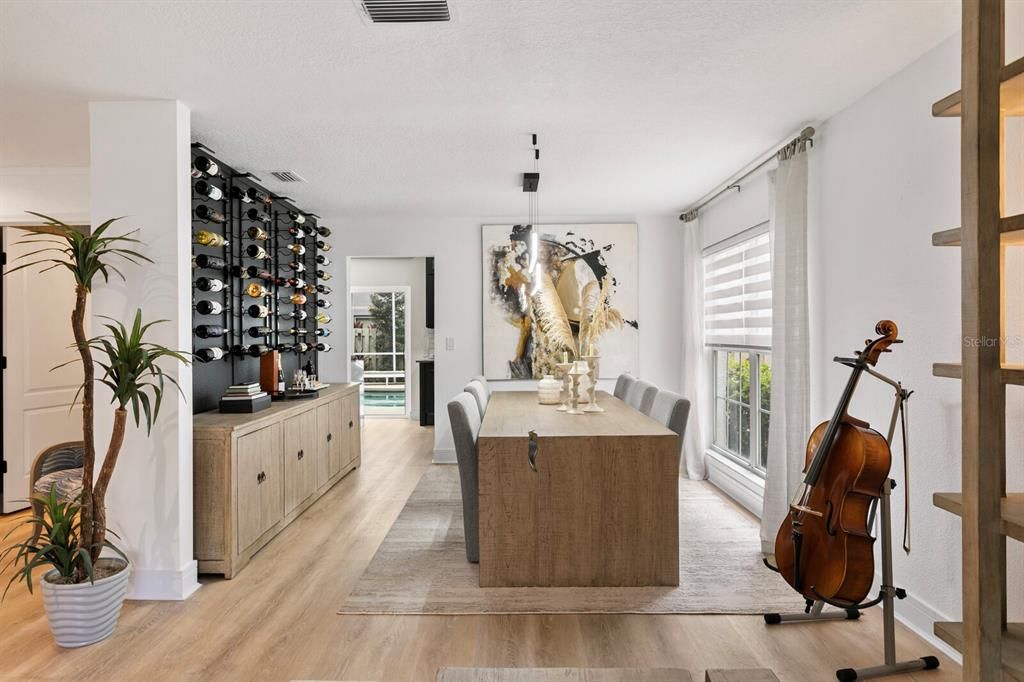 合同活跃: $551,000 (3 贝兹, 2 浴室, 2022 平方英尺)