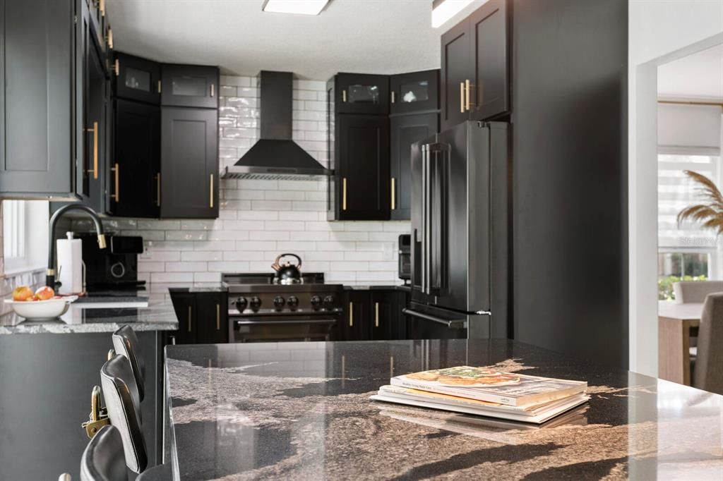 合同活跃: $551,000 (3 贝兹, 2 浴室, 2022 平方英尺)