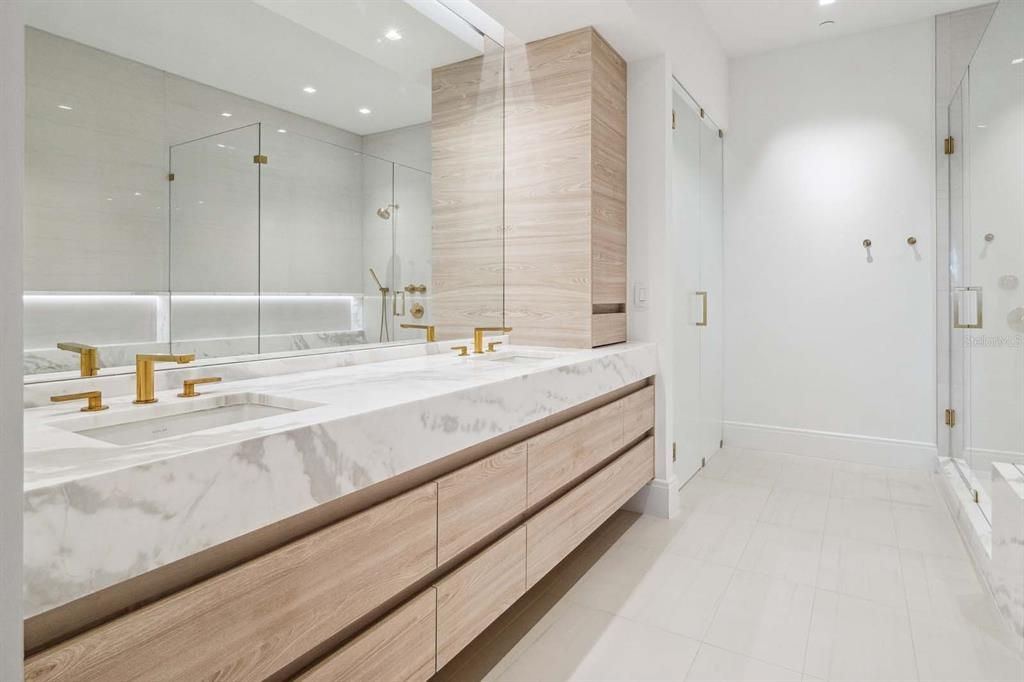 For Sale: $2,595,000 (4 beds, 4 baths, 3778 Square Feet)