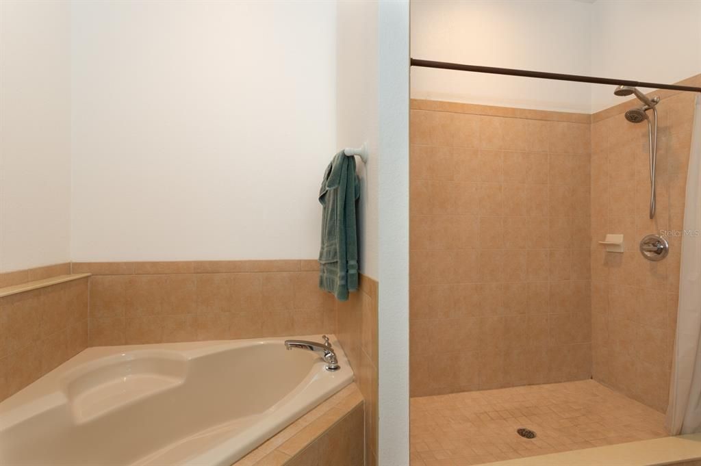 For Sale: $599,000 (3 beds, 2 baths, 2555 Square Feet)