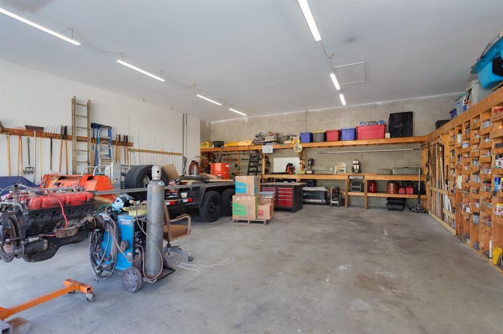 For Sale: $599,000 (3 beds, 2 baths, 2555 Square Feet)