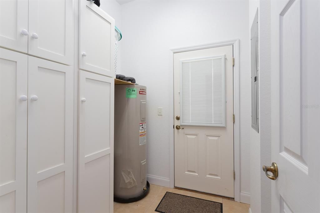 For Sale: $599,000 (3 beds, 2 baths, 2555 Square Feet)