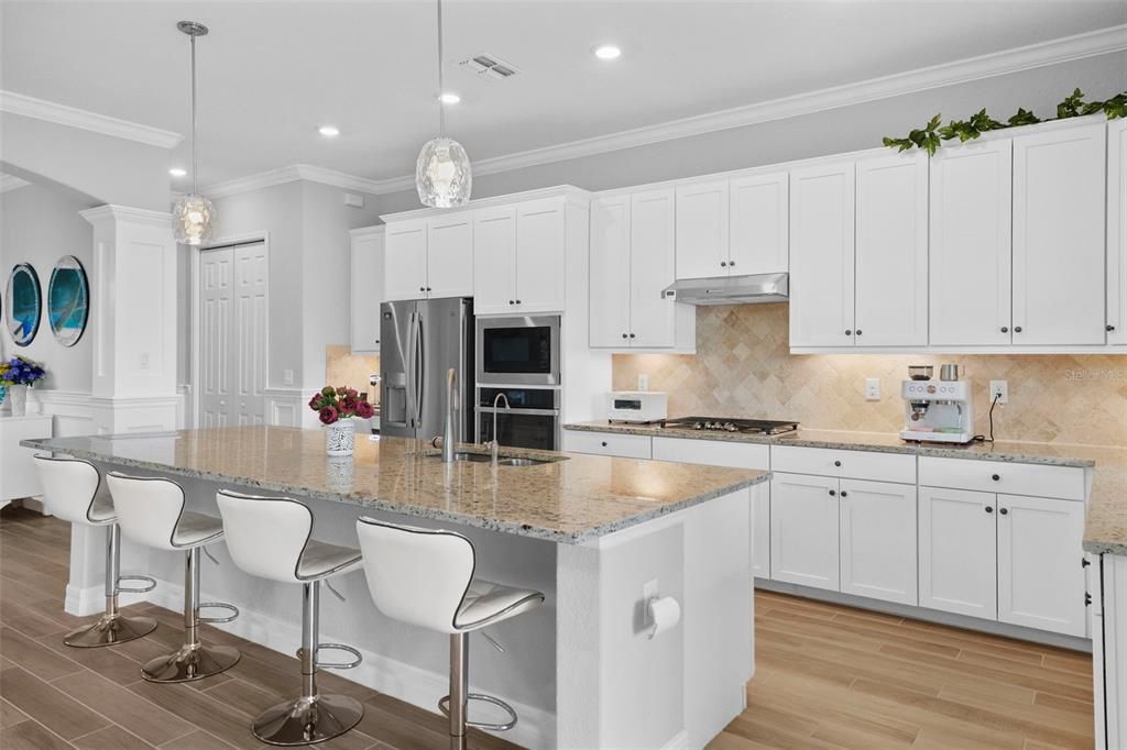 待售: $900,000 (3 贝兹, 2 浴室, 2016 平方英尺)