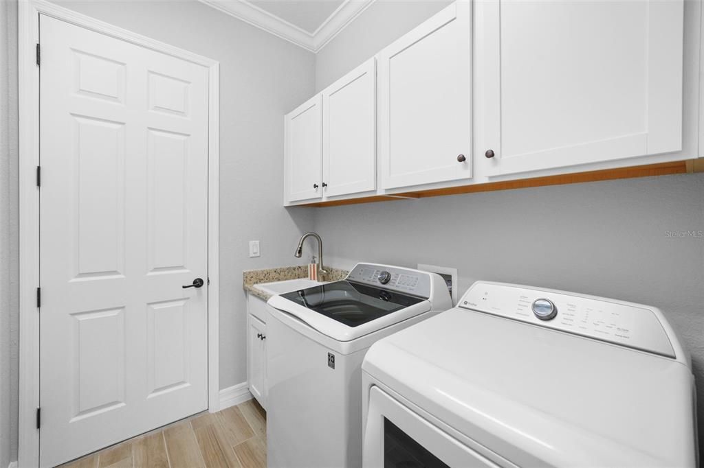 待售: $900,000 (3 贝兹, 2 浴室, 2016 平方英尺)