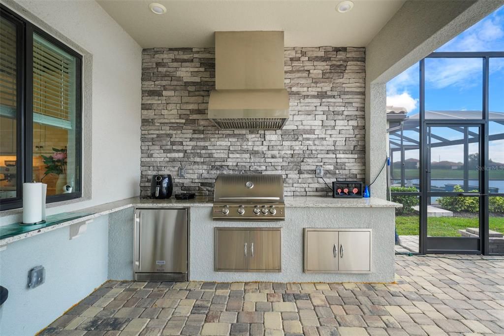 待售: $900,000 (3 贝兹, 2 浴室, 2016 平方英尺)