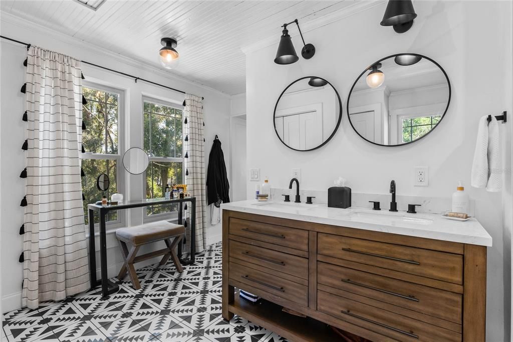 For Sale: $579,900 (3 beds, 2 baths, 2600 Square Feet)