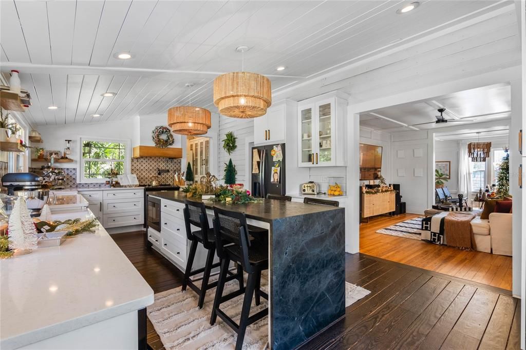 For Sale: $579,900 (3 beds, 2 baths, 2600 Square Feet)