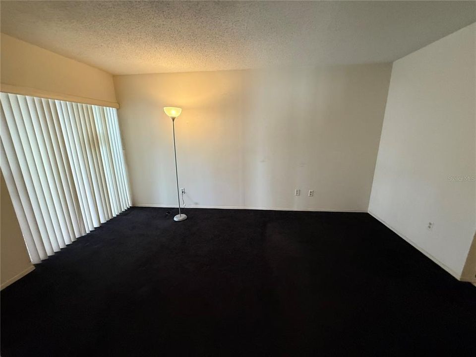 Под контрактом: $99,999 (1 спален, 1 ванн, 814 Квадратных фут)