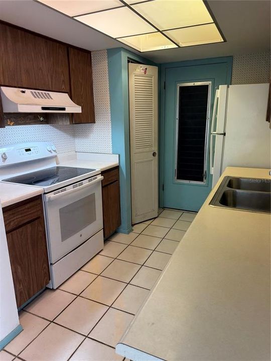 Под контрактом: $99,999 (1 спален, 1 ванн, 814 Квадратных фут)