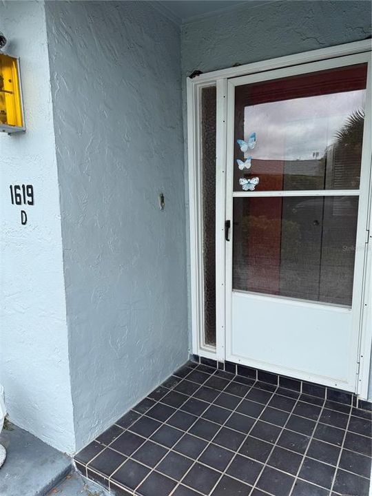 Под контрактом: $99,999 (1 спален, 1 ванн, 814 Квадратных фут)