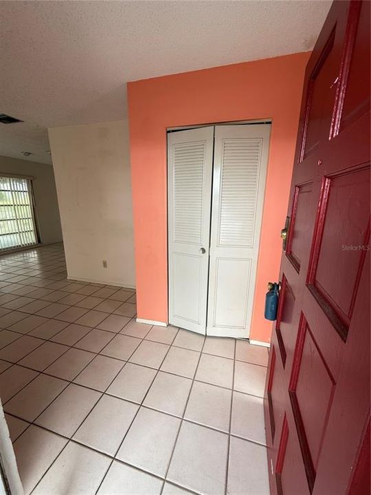 Под контрактом: $99,999 (1 спален, 1 ванн, 814 Квадратных фут)