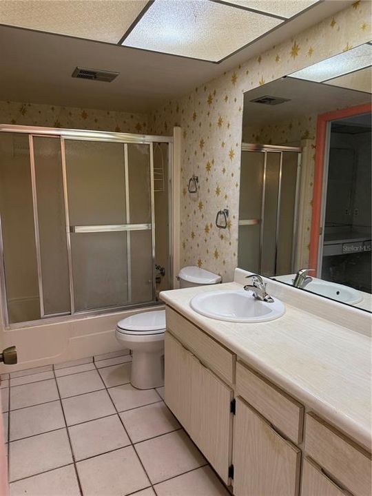 Под контрактом: $99,999 (1 спален, 1 ванн, 814 Квадратных фут)