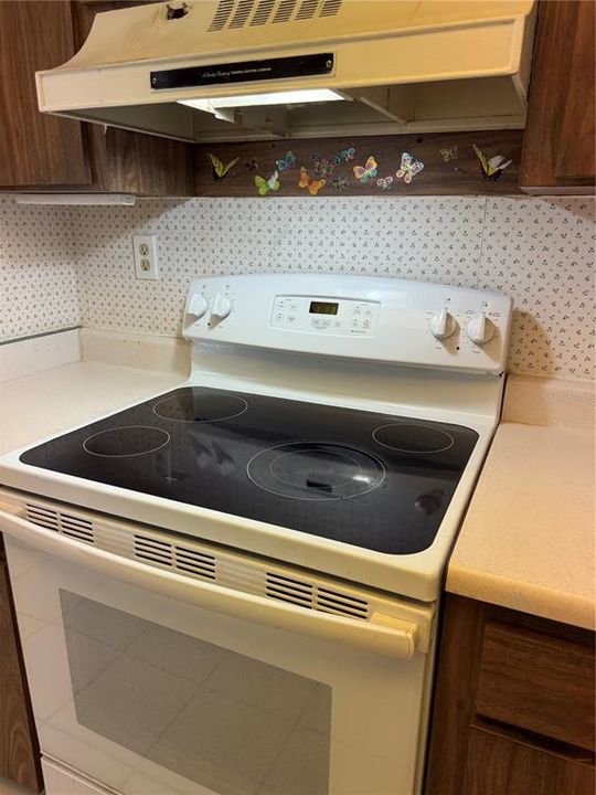 Под контрактом: $99,999 (1 спален, 1 ванн, 814 Квадратных фут)