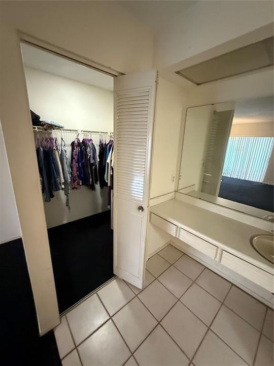 Под контрактом: $99,999 (1 спален, 1 ванн, 814 Квадратных фут)