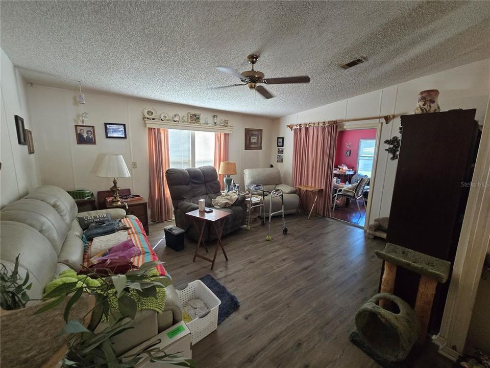 待售: $157,800 (2 贝兹, 2 浴室, 1248 平方英尺)