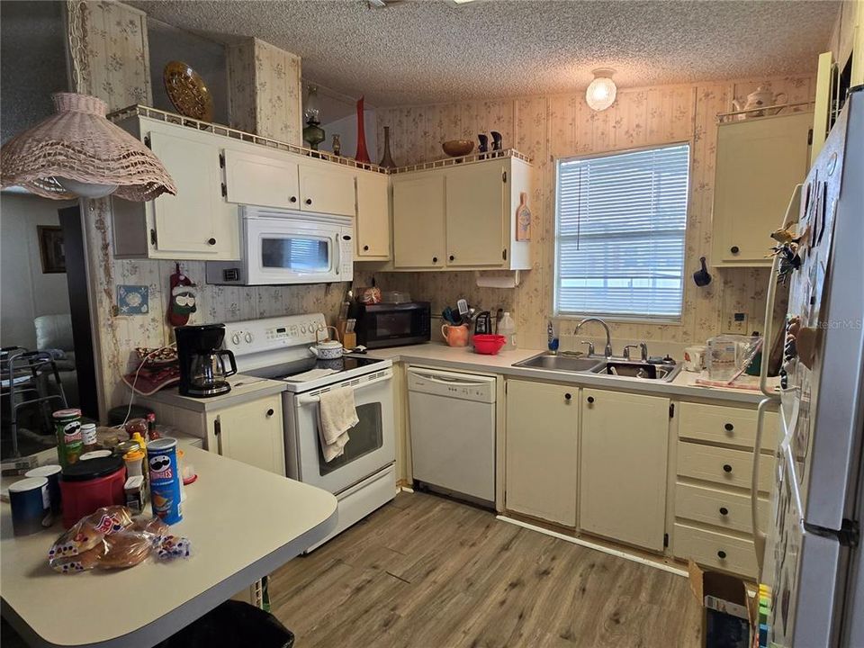 待售: $157,800 (2 贝兹, 2 浴室, 1248 平方英尺)