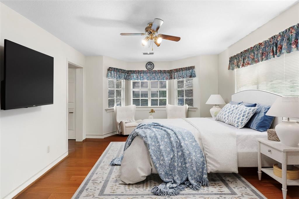 Под контрактом: $800,000 (4 спален, 3 ванн, 2705 Квадратных фут)