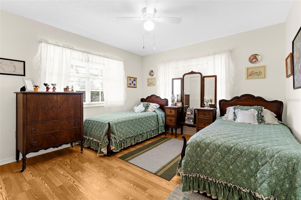 Под контрактом: $800,000 (4 спален, 3 ванн, 2705 Квадратных фут)